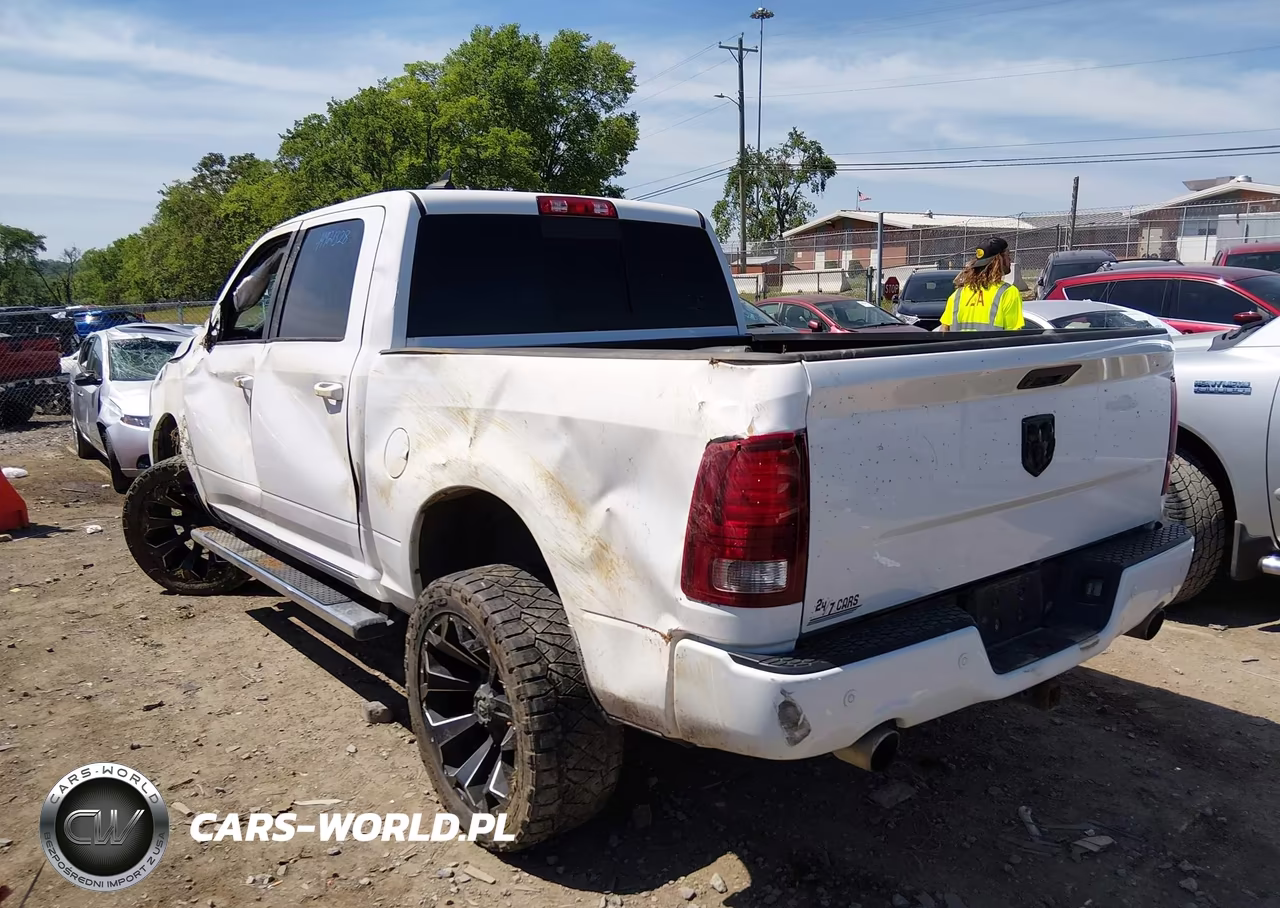 2016 Ram 1500 Sport VIN:1C6RR7MT6GS281043 - 3