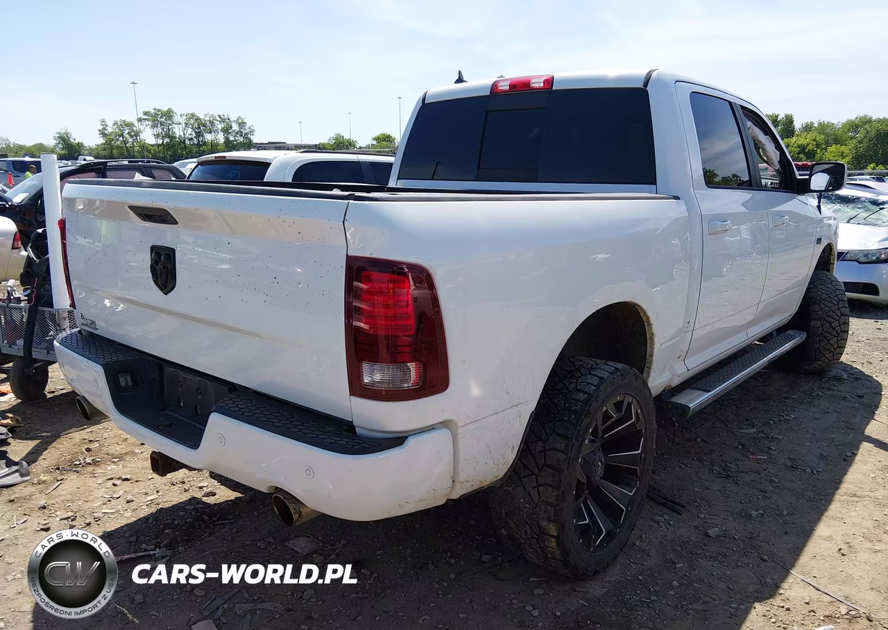 2016 Ram 1500 Sport VIN:1C6RR7MT6GS281043 - 4