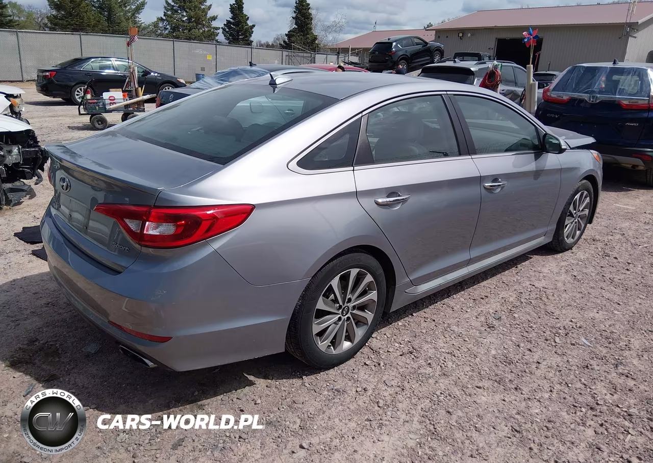 2016 Hyundai Sonata Sport VIN:5NPE34AF0GH435962 - 4