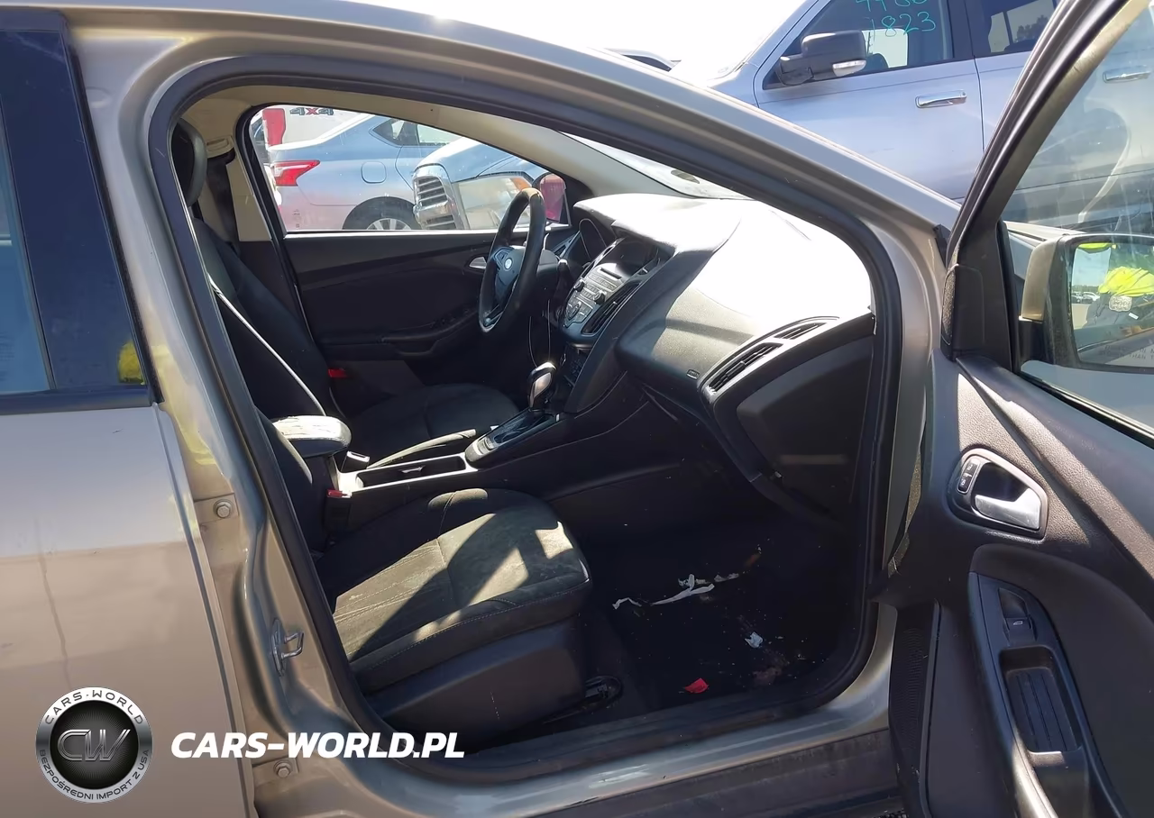 2016 Ford Focus Se VIN:1FADP3F22GL387298 - 5