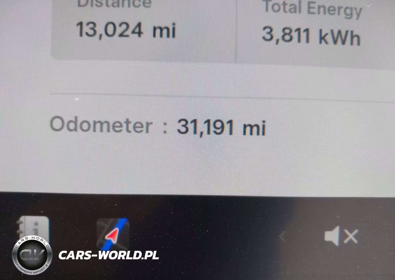 2024 Tesla Model Y VIN:7SAYGDEEXRA236129 - 15