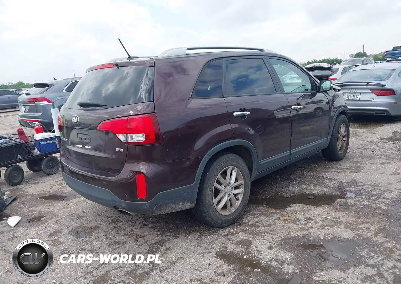 2015 Kia Sorento Lx VIN:5XYKT3A64FG662171 - 4