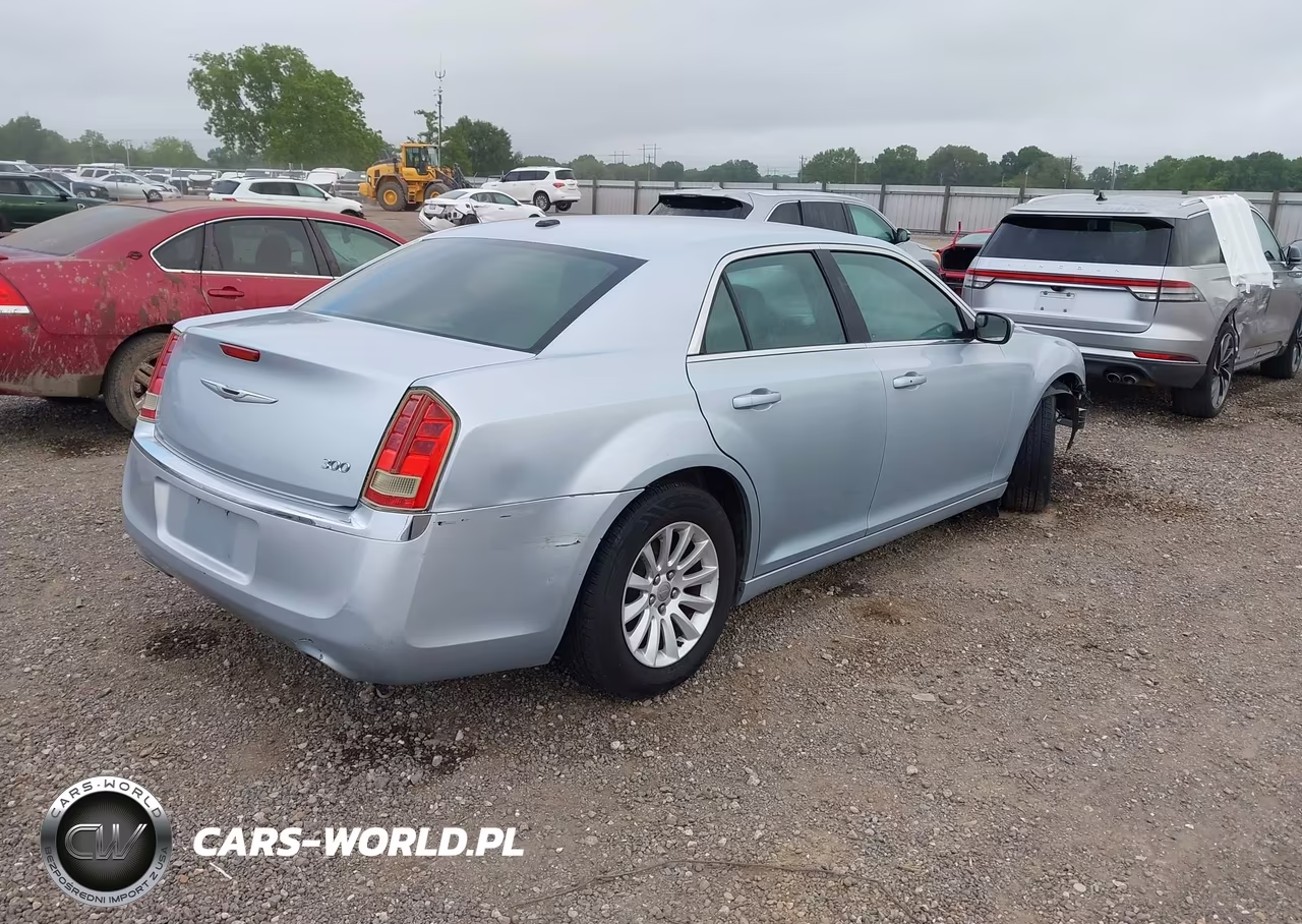 2013 Chrysler 300 Motown VIN:2C3CCAAG2DH709637 - 4