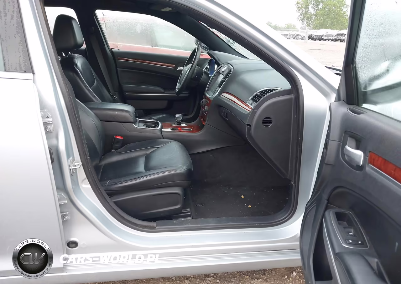 2013 Chrysler 300 Motown VIN:2C3CCAAG2DH709637 - 5