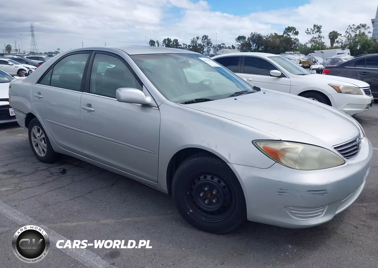 2005 Toyota Camry Le V6 – zdjęcie 1 z 12