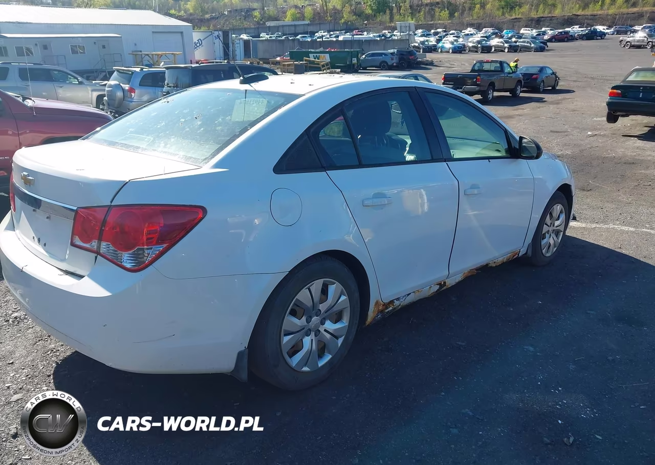 2015 Chevrolet Cruze Ls Auto VIN:1G1PA5SG0F7231640 - 4