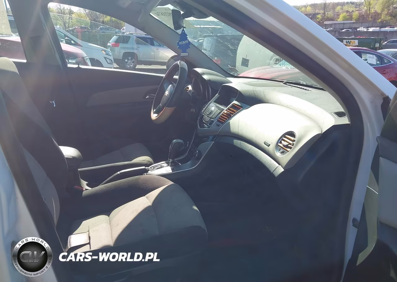 2015 Chevrolet Cruze Ls Auto VIN:1G1PA5SG0F7231640 - 5