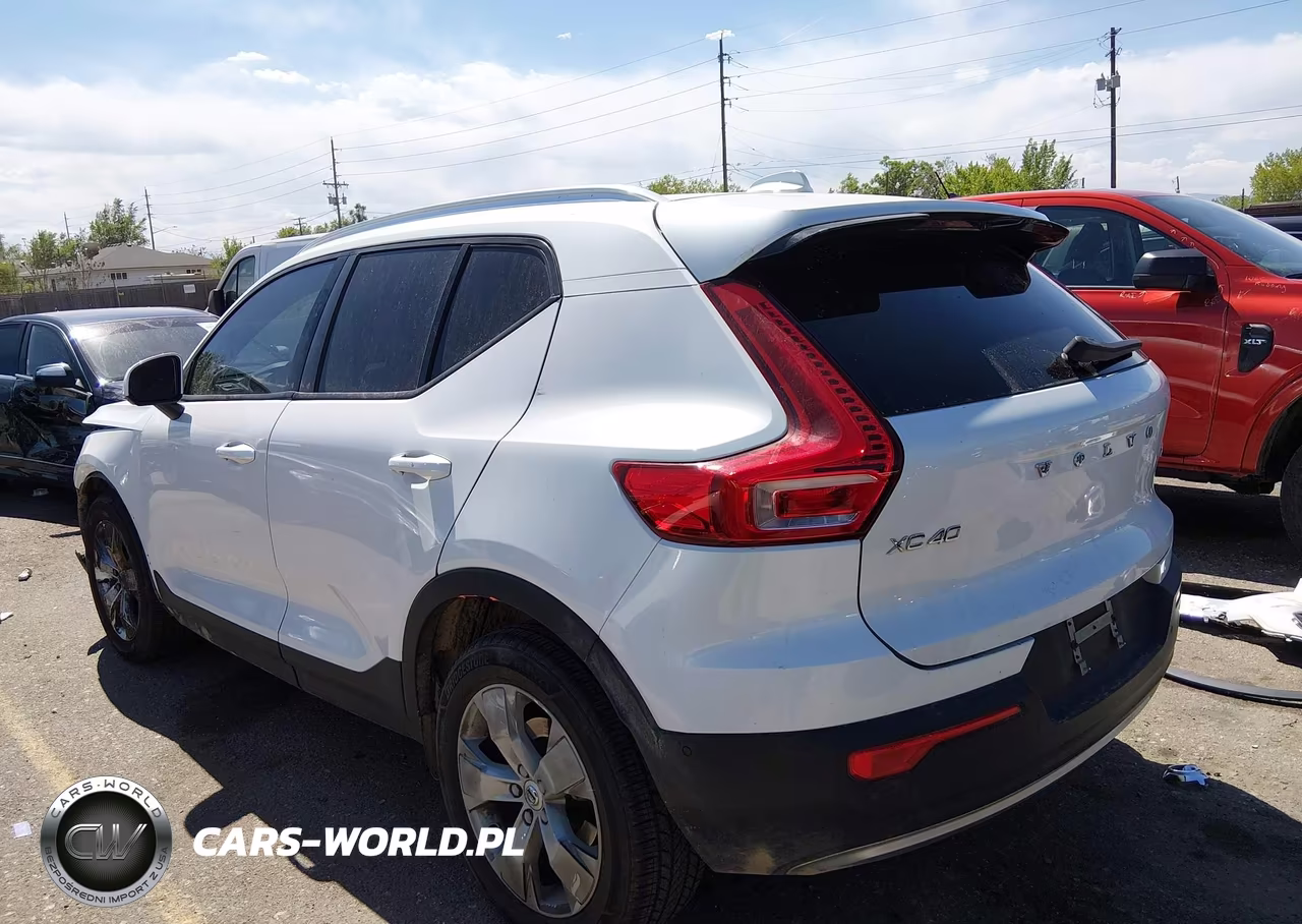 2021 Volvo Xc40 T5 Momentum VIN:YV4162UKXM2576910 - 3