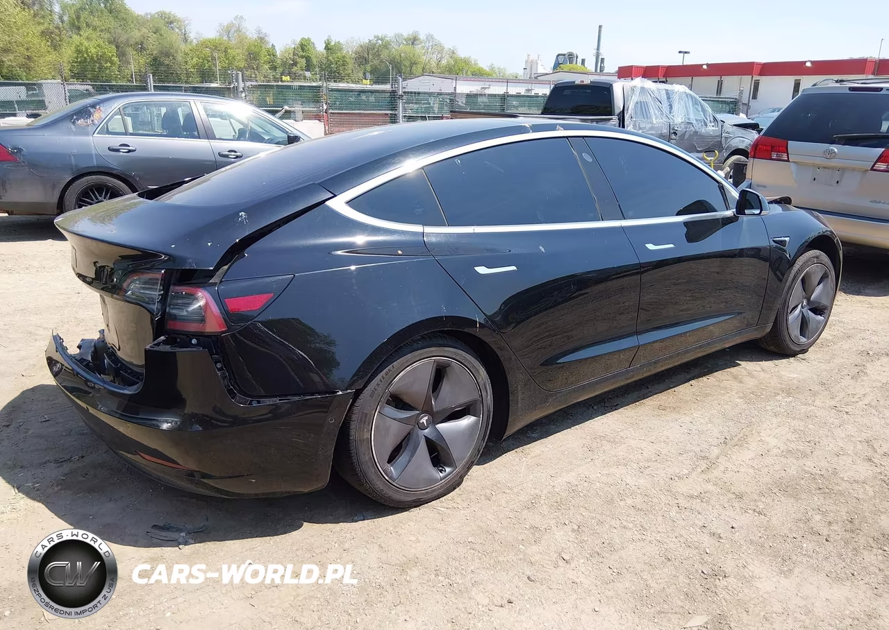 2018 Tesla Model 3 Long Range-Mid Range VIN:5YJ3E1EA3JF165825 - 4