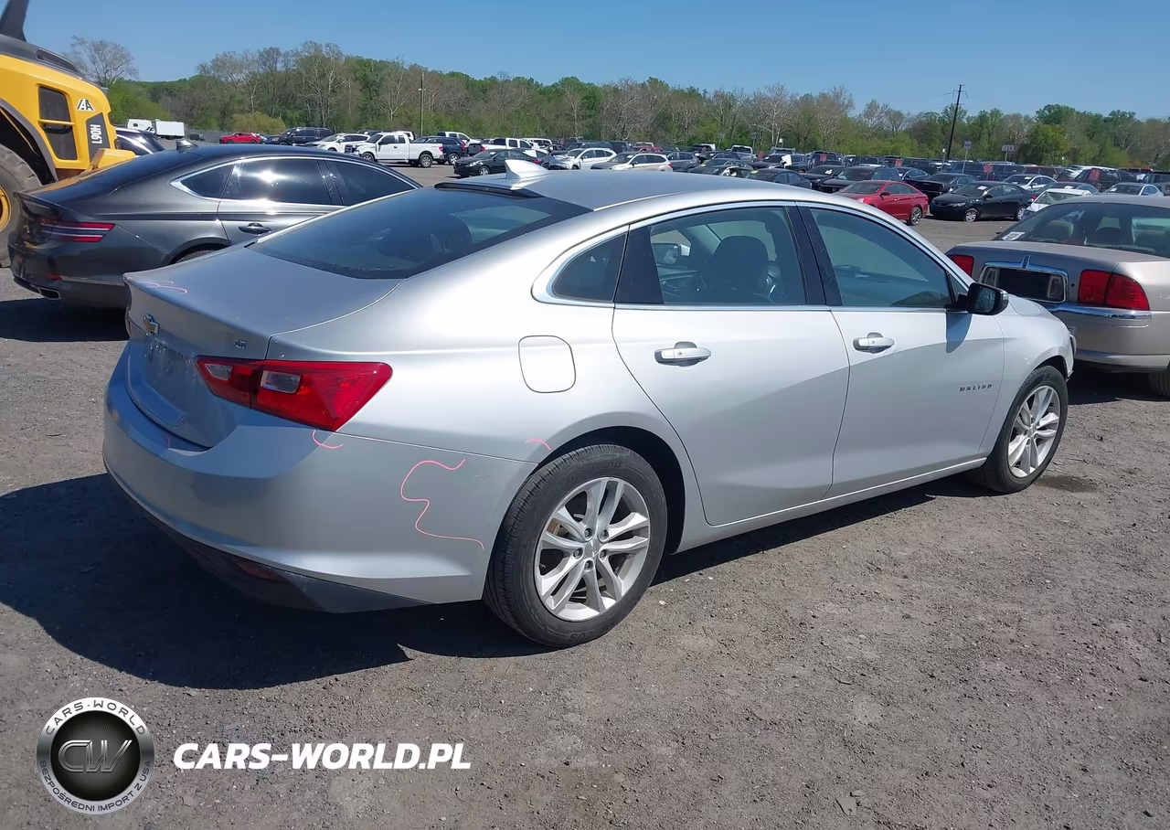 2018 Chevrolet Malibu Lt VIN:1G1ZD5ST7JF196042 - 4