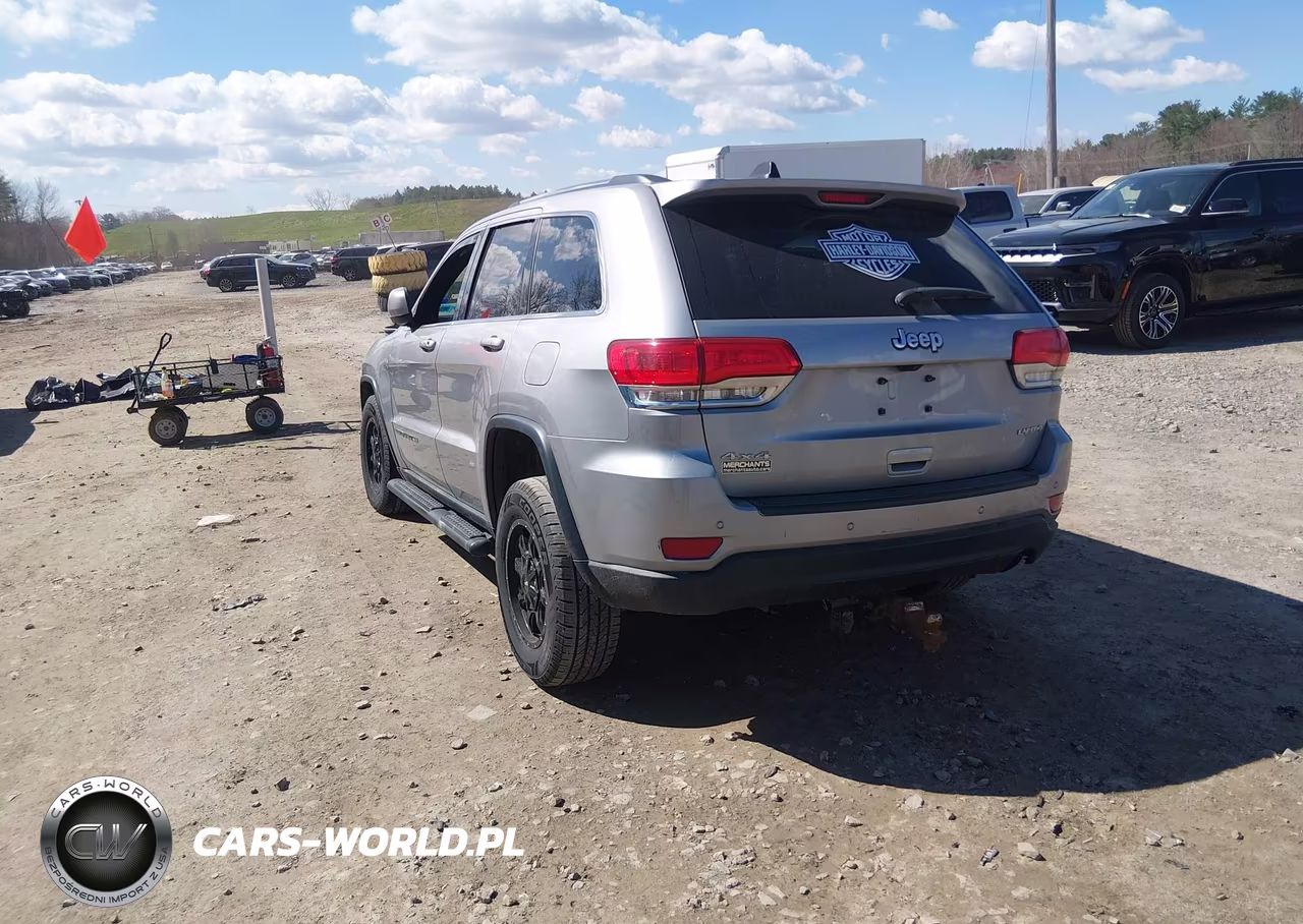 2017 Jeep Grand Cherokee Laredo 4X4 VIN:1C4RJFAG8HC803586 - 3