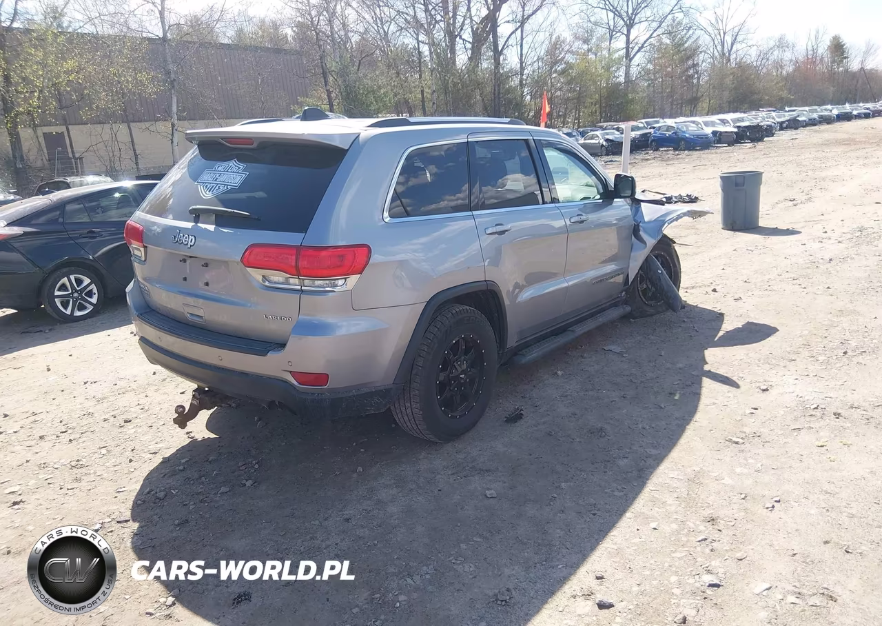 2017 Jeep Grand Cherokee Laredo 4X4 VIN:1C4RJFAG8HC803586 - 4