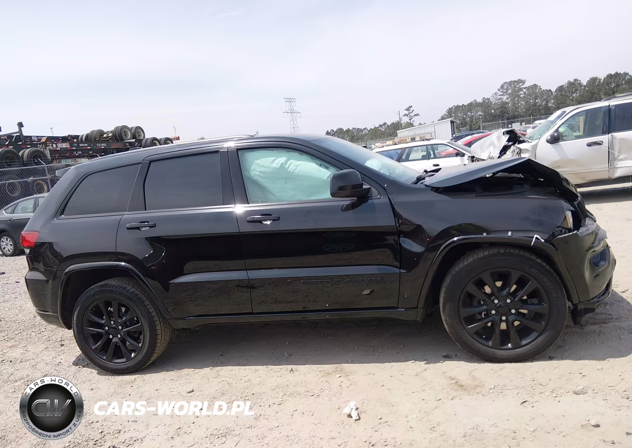 2018 Jeep Grand Cherokee Altitude 4X4 VIN:1C4RJFAGXJC267651 - 13