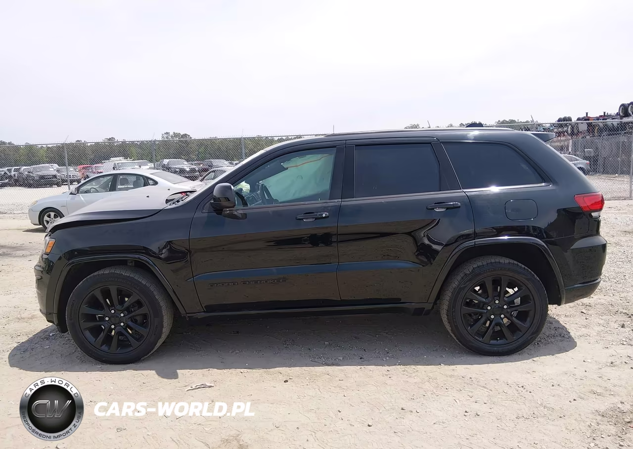 2018 Jeep Grand Cherokee Altitude 4X4 VIN:1C4RJFAGXJC267651 - 14