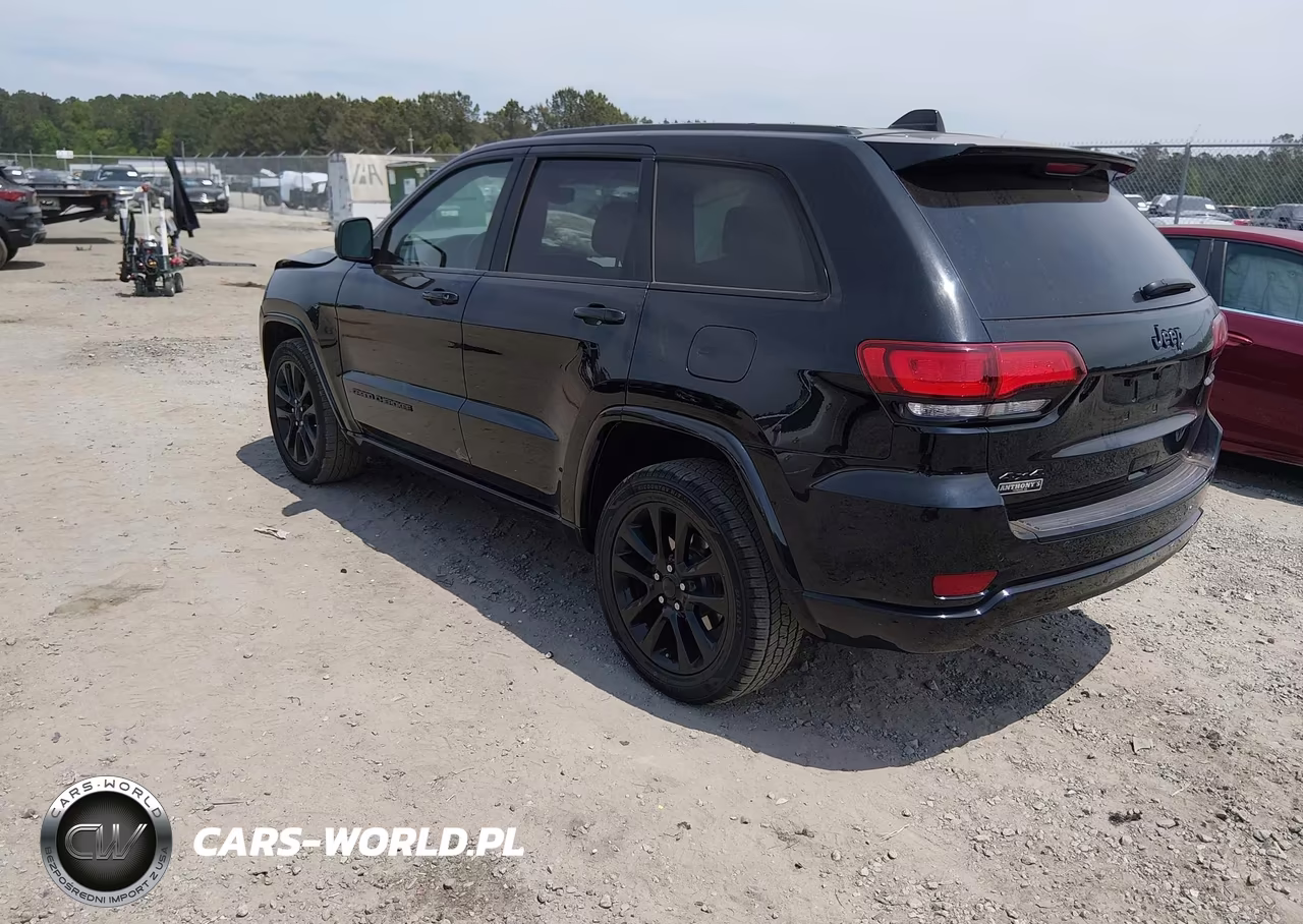 2018 Jeep Grand Cherokee Altitude 4X4 VIN:1C4RJFAGXJC267651 - 3