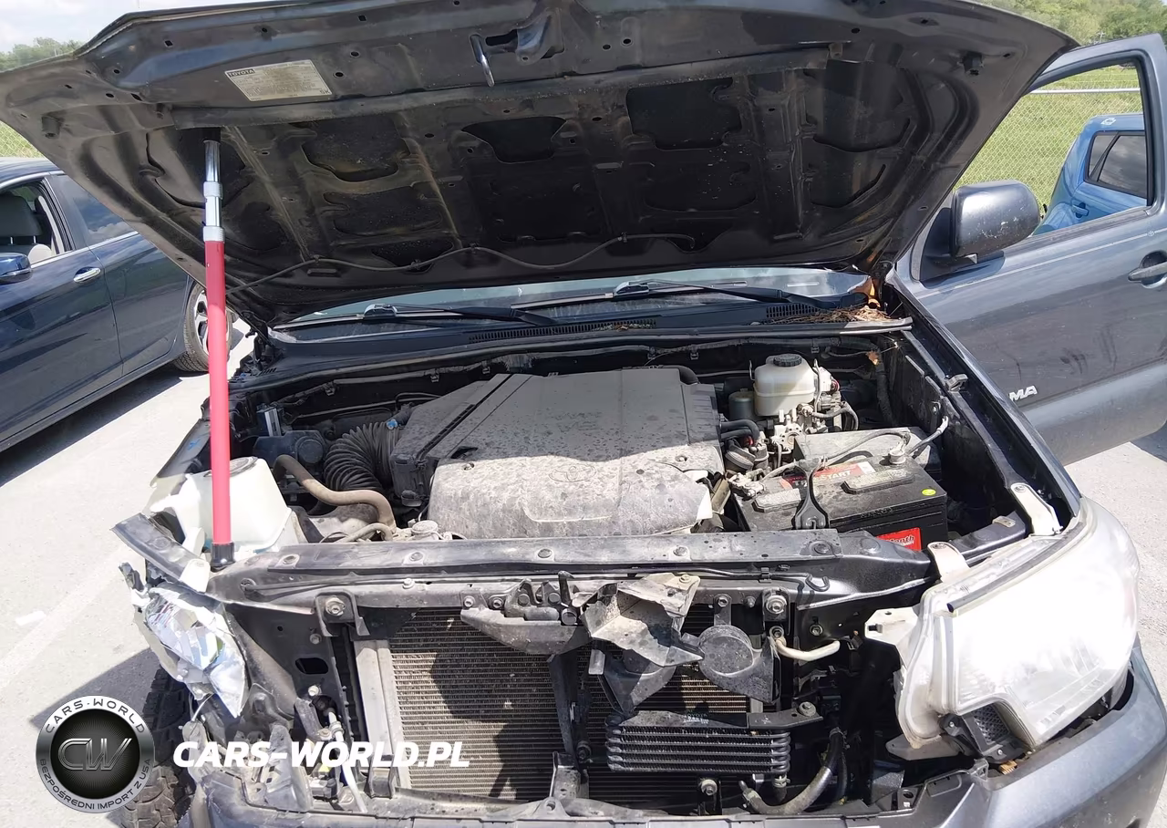 2015 Toyota Tacoma Base V6 VIN:3TMLU4ENXFM175682 - 10