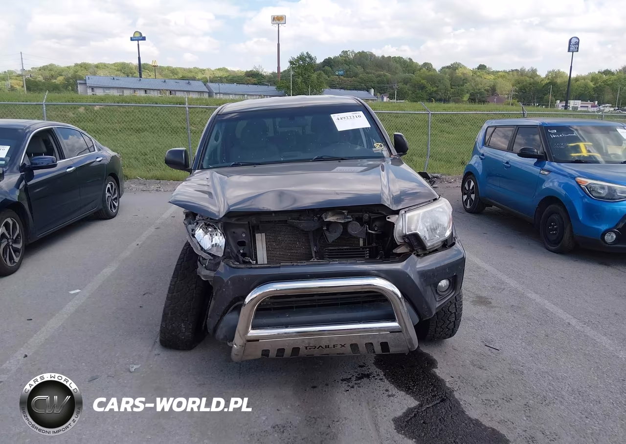 2015 Toyota Tacoma Base V6 VIN:3TMLU4ENXFM175682 - 12