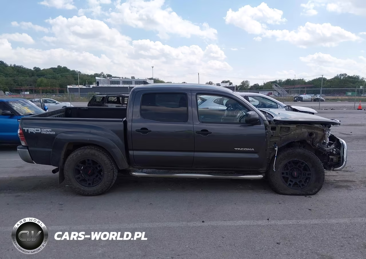 2015 Toyota Tacoma Base V6 VIN:3TMLU4ENXFM175682 - 13
