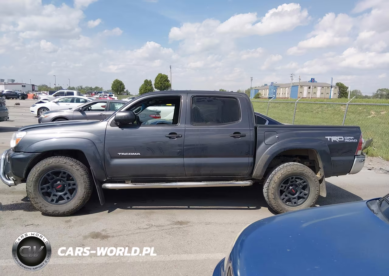2015 Toyota Tacoma Base V6 VIN:3TMLU4ENXFM175682 - 14