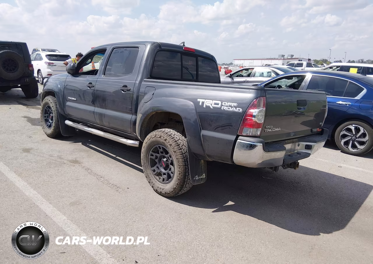 2015 Toyota Tacoma Base V6 VIN:3TMLU4ENXFM175682 - 3