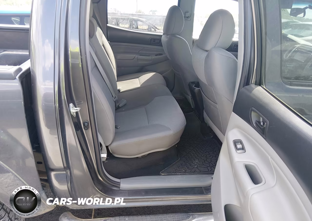 2015 Toyota Tacoma Base V6 VIN:3TMLU4ENXFM175682 - 8