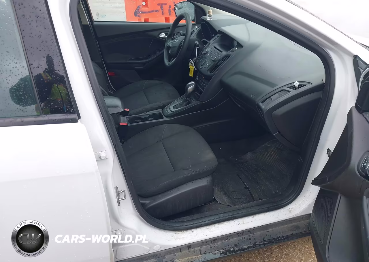 2016 Ford Focus Se VIN:1FADP3K23GL297888 - 5