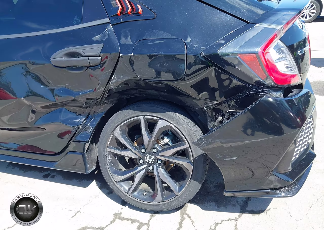 2018 Honda Civic Sport Touring VIN:SHHFK7H93JU426301 - 6