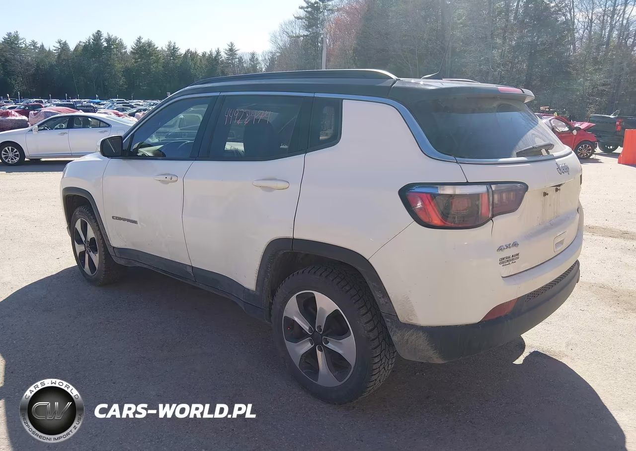 2018 Jeep Compass Latitude 4X4 VIN:3C4NJDBB5JT281189 - 3