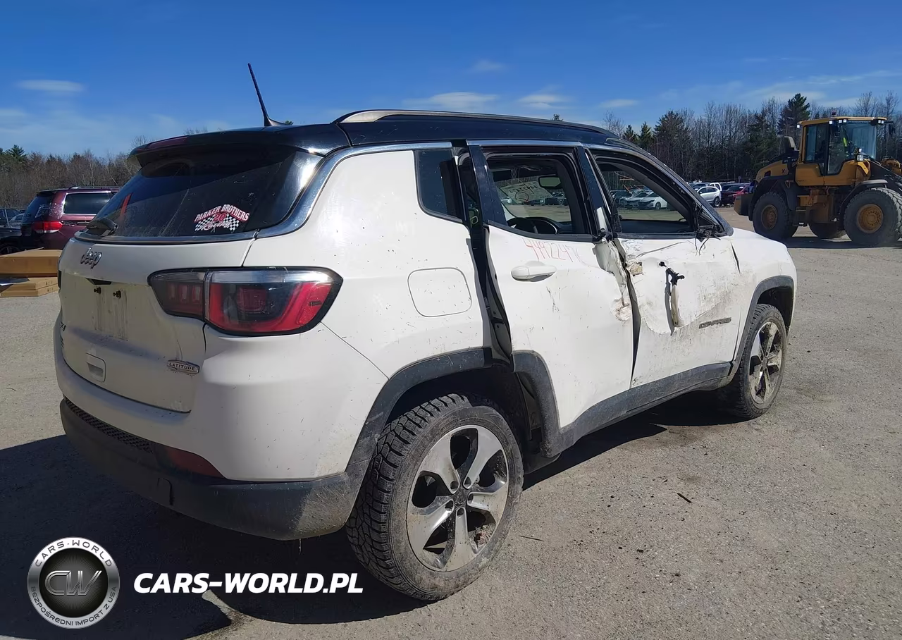 2018 Jeep Compass Latitude 4X4 VIN:3C4NJDBB5JT281189 - 4
