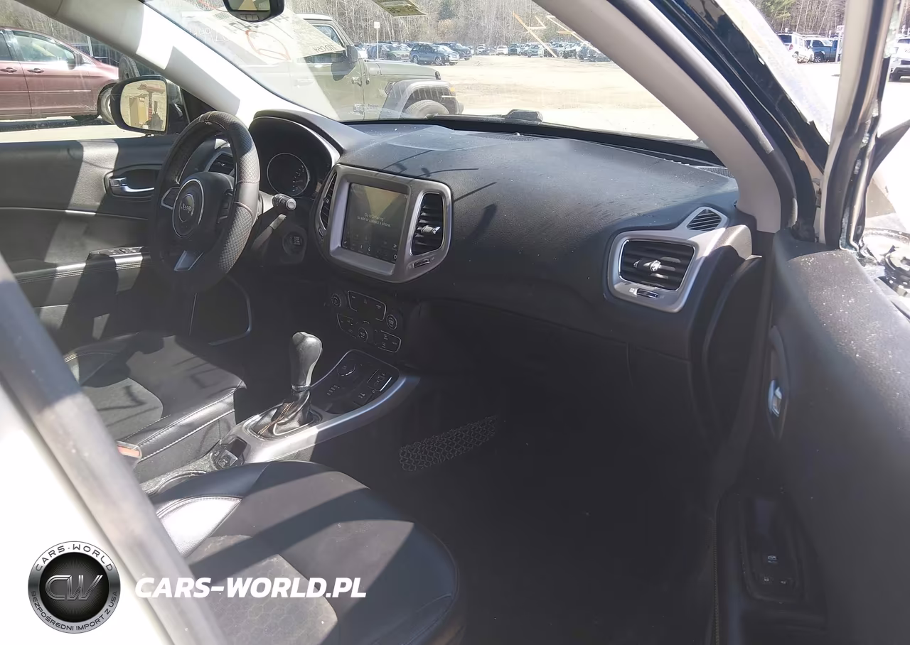 2018 Jeep Compass Latitude 4X4 VIN:3C4NJDBB5JT281189 - 5