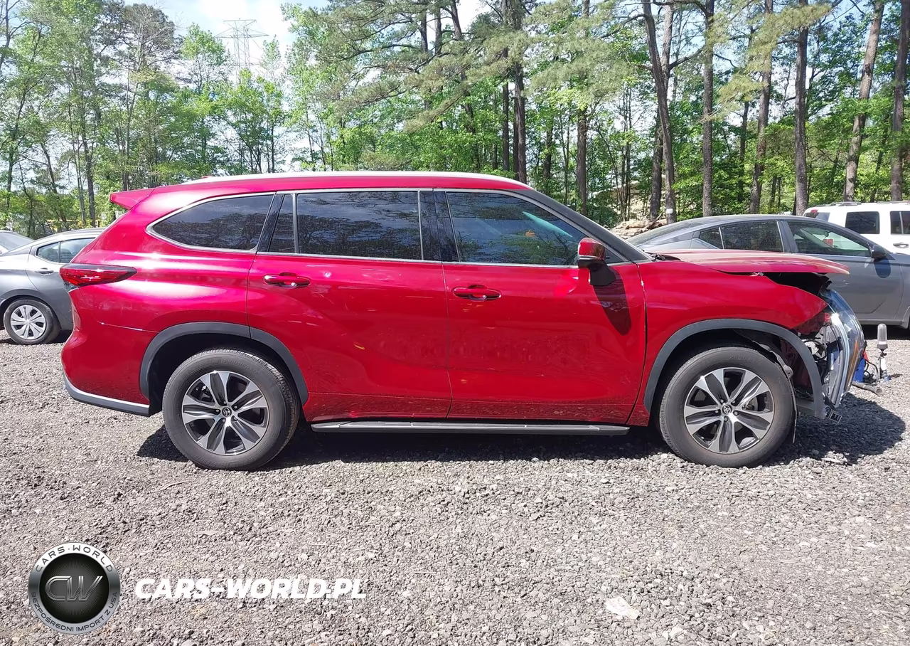 2022 Toyota Highlander Xle VIN:5TDGZRAH8NS135499 - 13