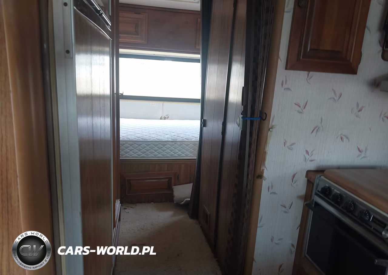 1987 Chevrolet P30 VIN:1GBJP37W6H3311040 - 5