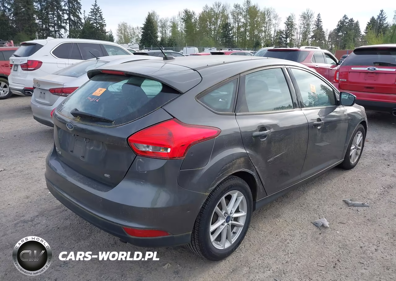 2015 Ford Focus Se VIN:1FADP3K29FL314708 - 4