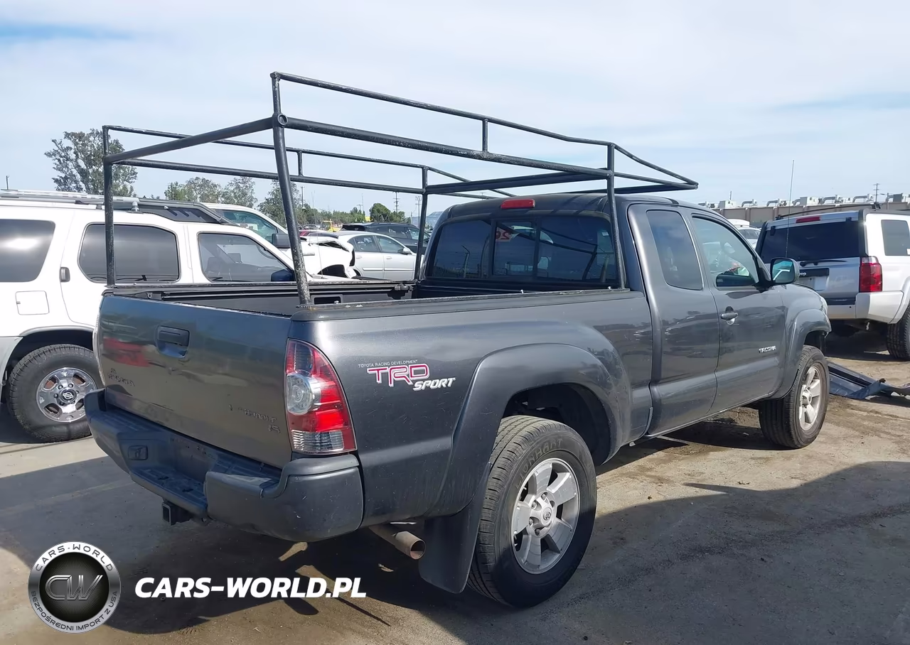 2011 Toyota Tacoma Prerunner V6 VIN:5TFTU4GN3BX003236 - 4
