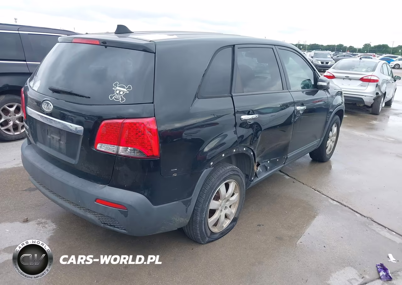 2011 Kia Sorento Lx VIN:5XYKT3A15BG105347 - 4