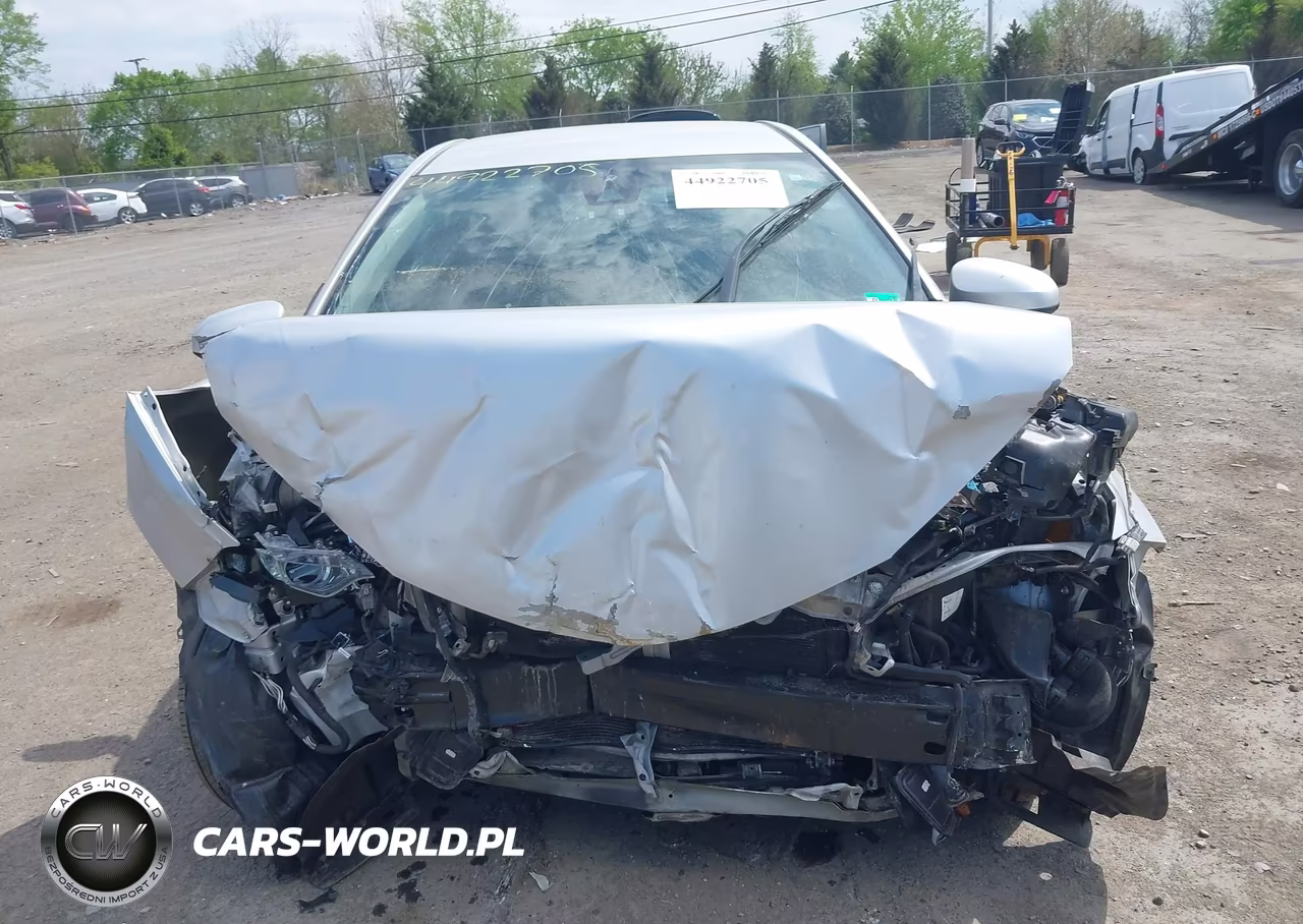 2018 Toyota Corolla Le VIN:2T1BURHEXJC062885 - 13