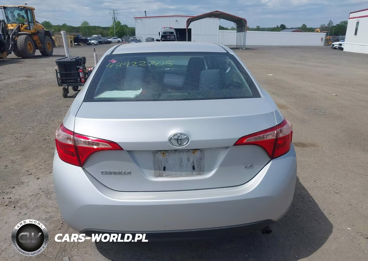 2018 Toyota Corolla Le VIN:2T1BURHEXJC062885 - 17