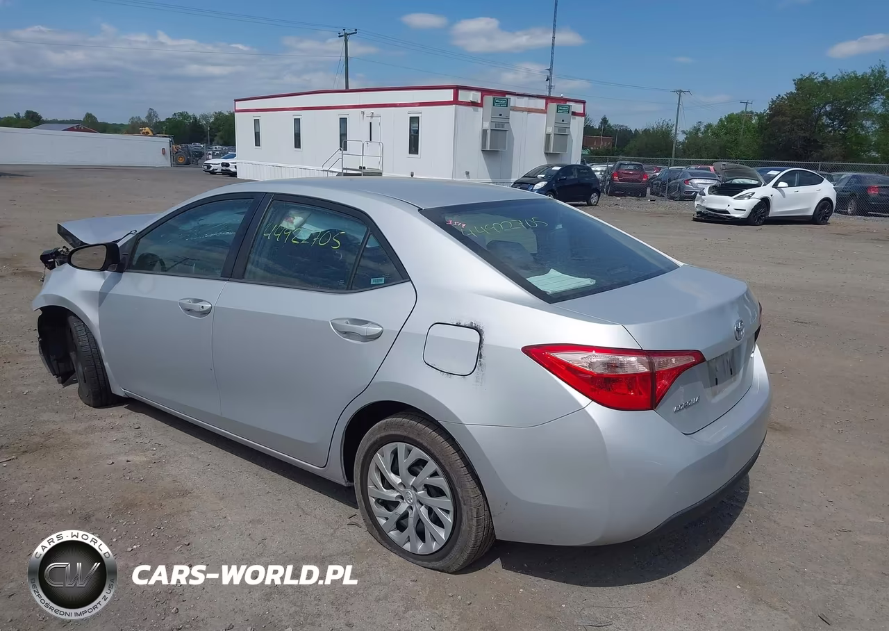 2018 Toyota Corolla Le VIN:2T1BURHEXJC062885 - 3
