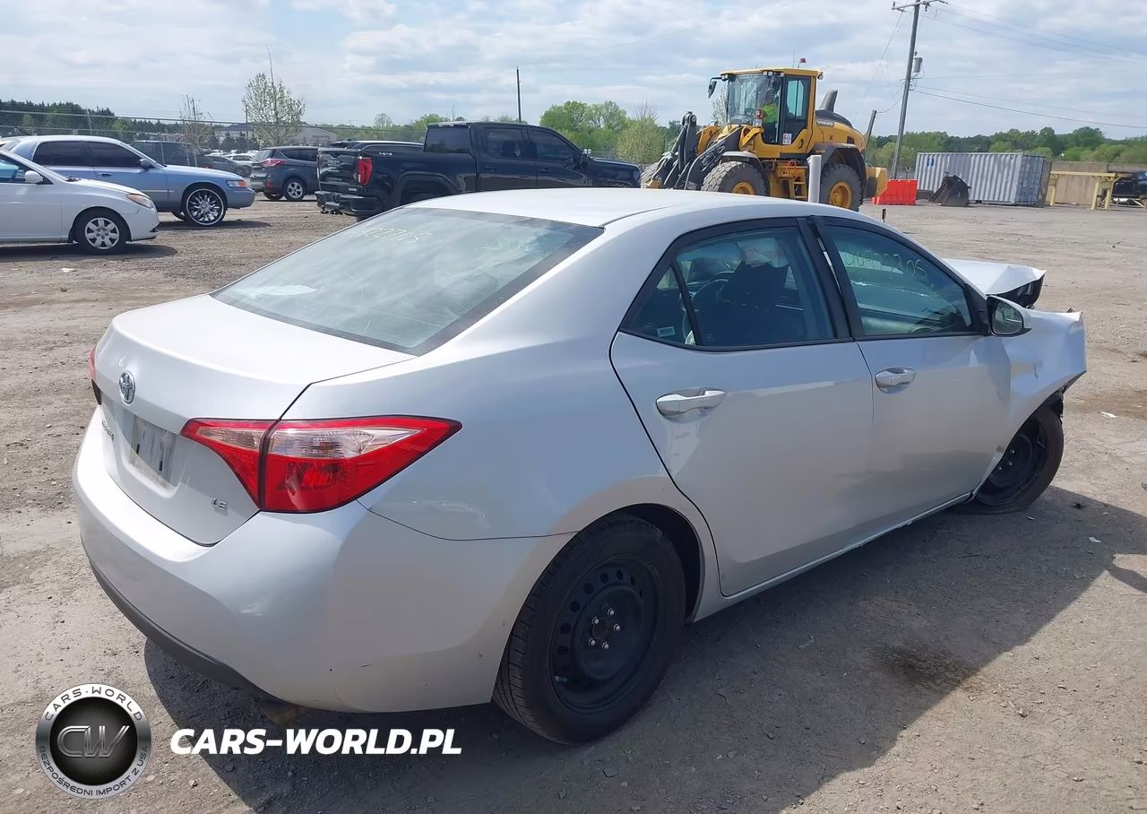 2018 Toyota Corolla Le VIN:2T1BURHEXJC062885 - 4