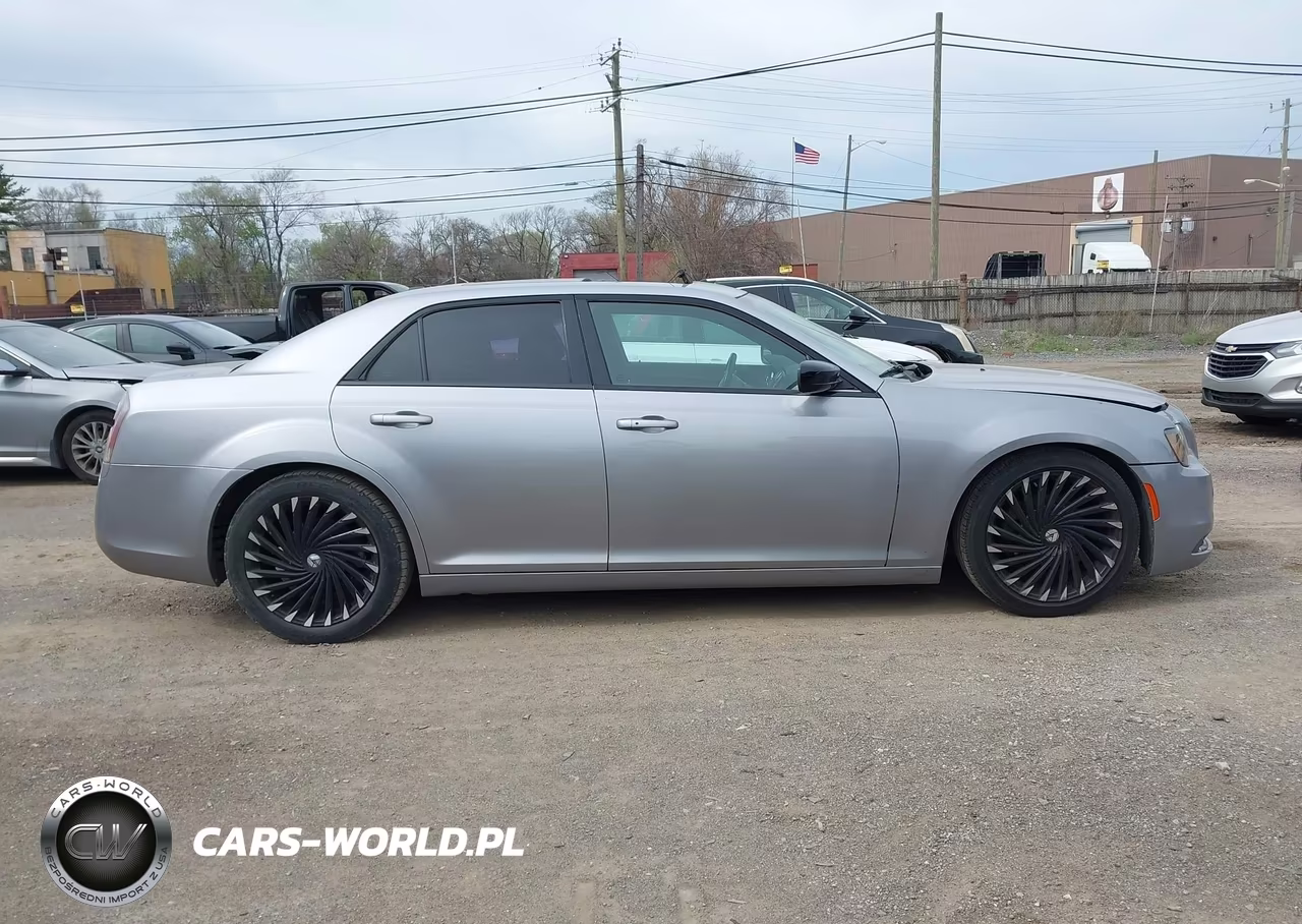 2014 Chrysler 300 S VIN:2C3CCABG4EH264642 - 13
