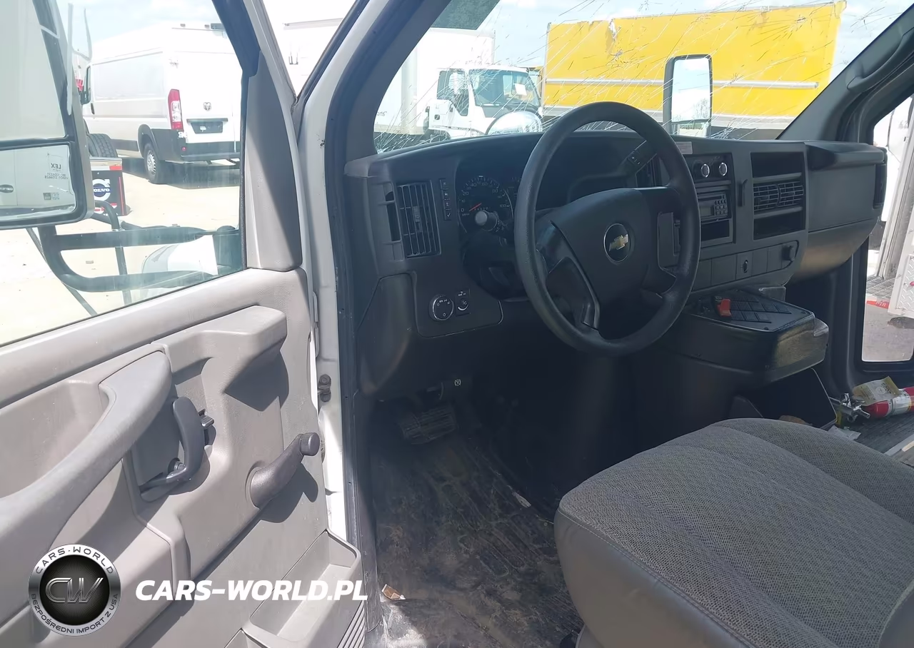 2010 Chevrolet Express Cutaway Work Van VIN:1GB6G3AG9A1102996 - 7