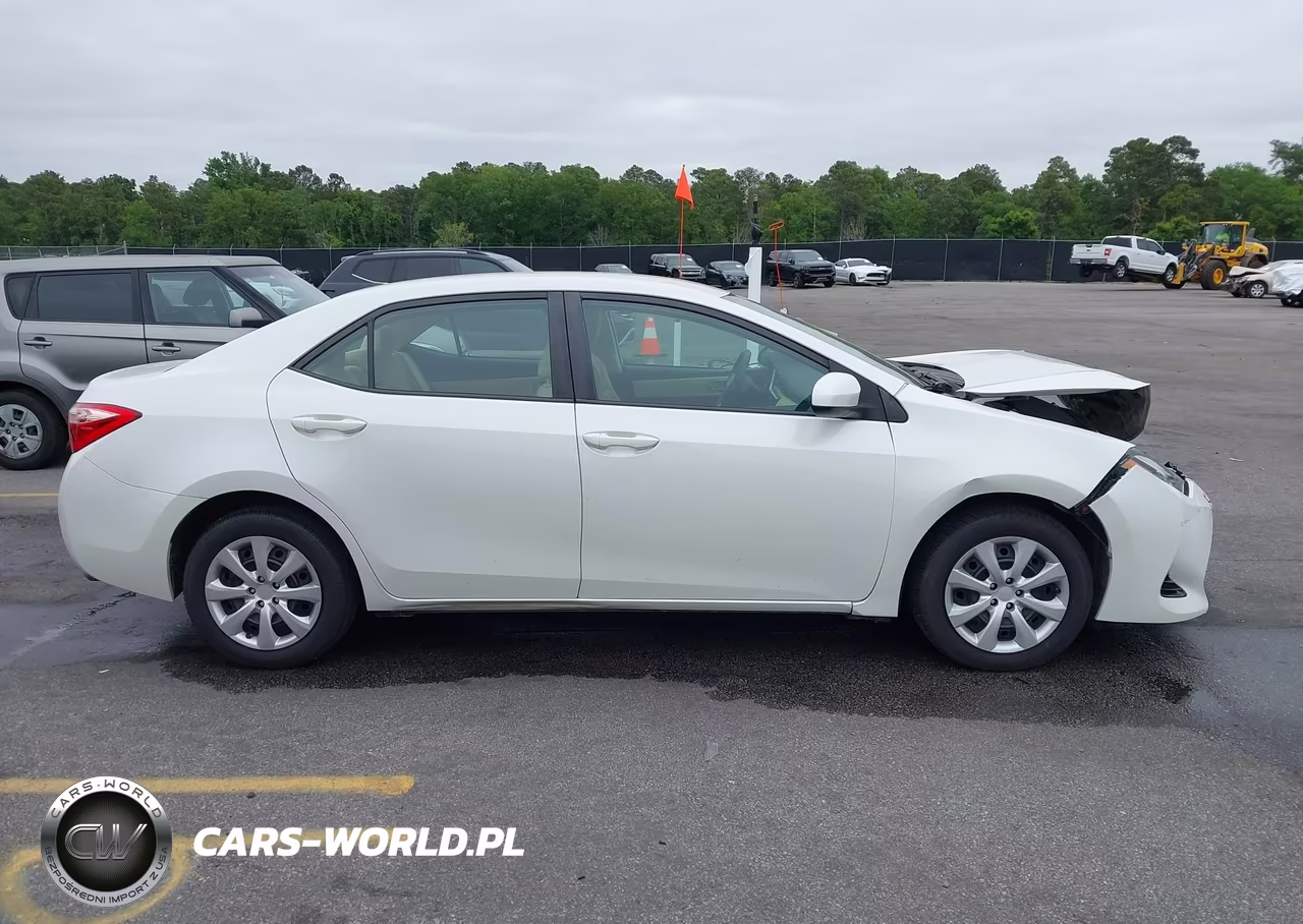 2017 Toyota Corolla Le VIN:5YFBURHE7HP587560 - 13