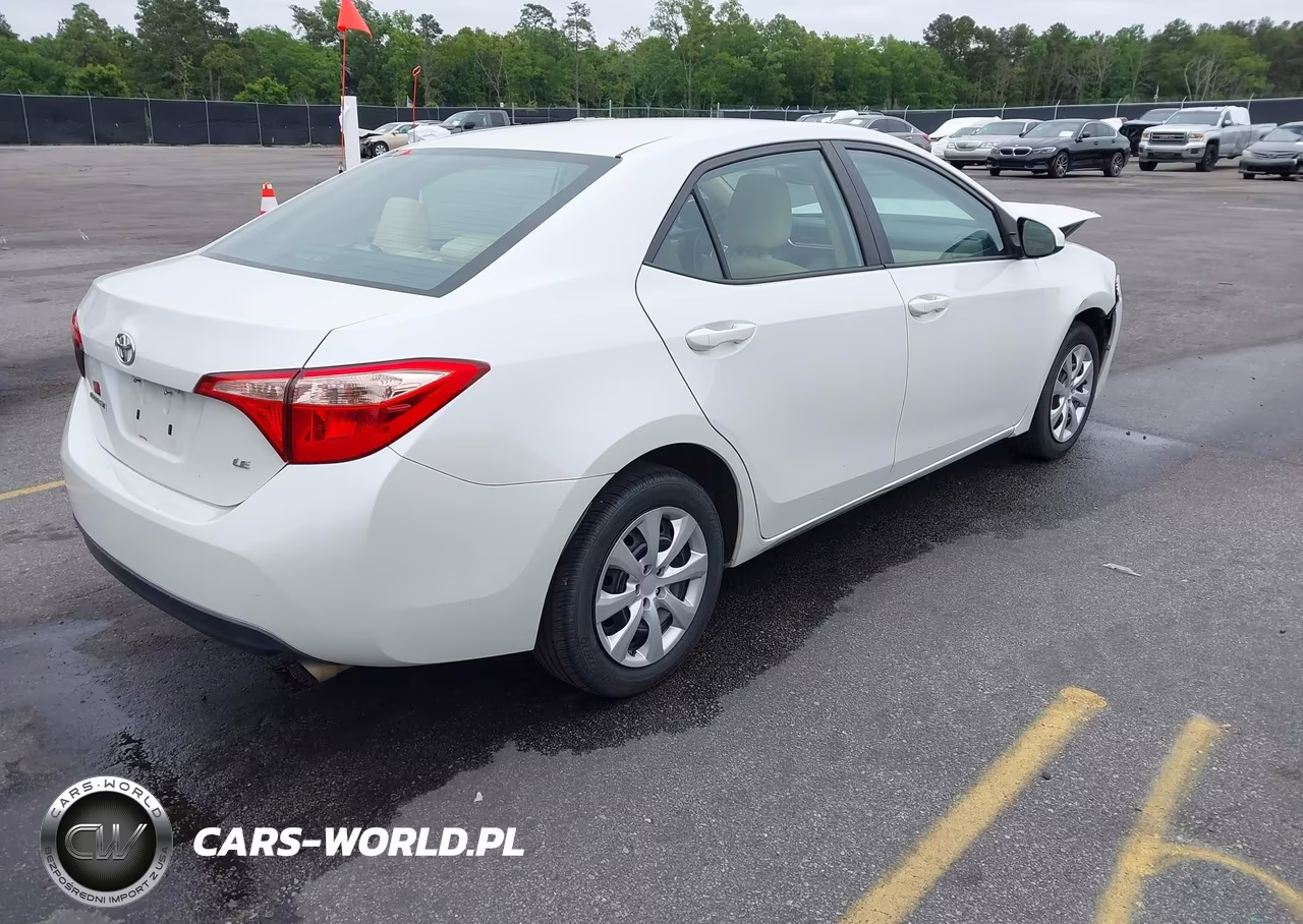 2017 Toyota Corolla Le VIN:5YFBURHE7HP587560 - 4