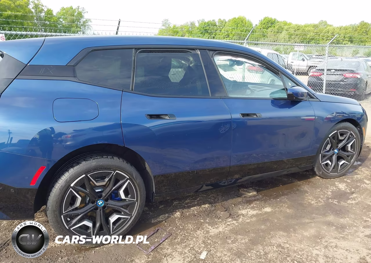 2024 BMW Ix xDrive50 VIN:WB523CF02RCS04377 - 13
