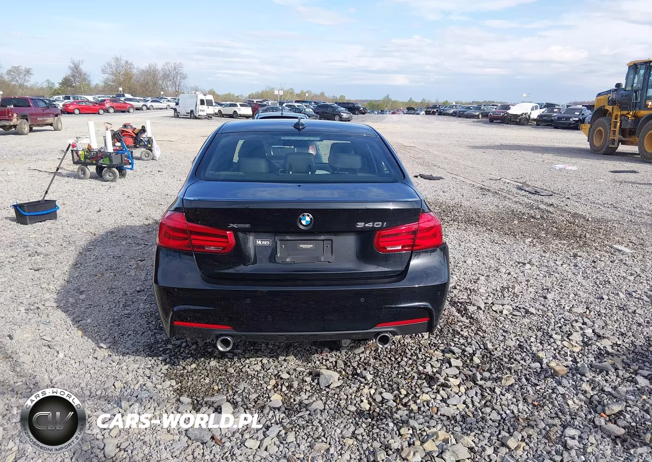 2018 BMW 340I xDrive VIN:WBA8B7C57JA586282 - 17
