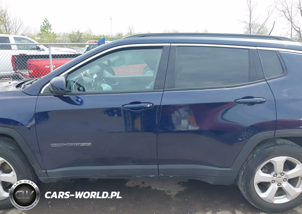 2018 Jeep Compass Latitude 4X4 VIN:3C4NJDBB7JT176587 - 14