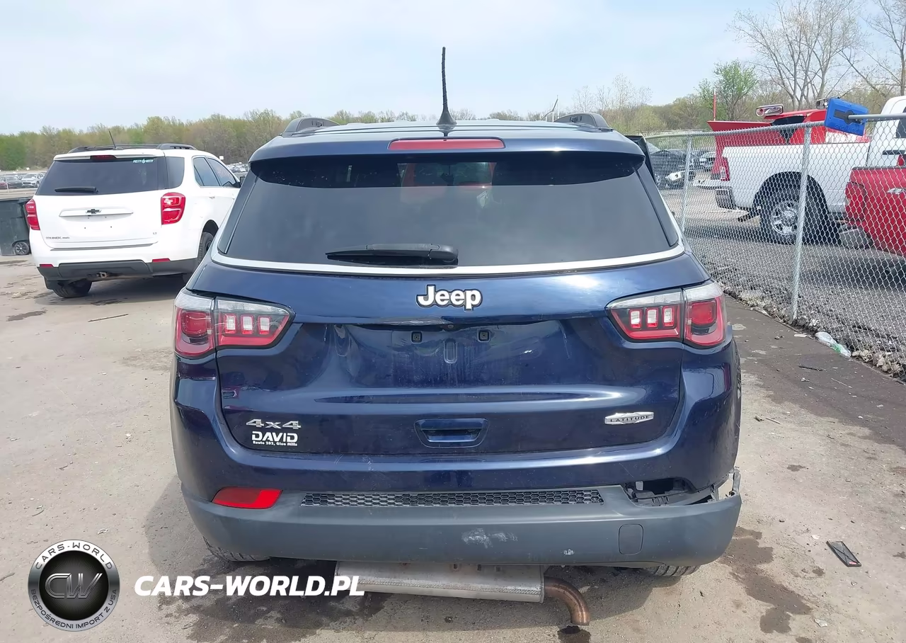 2018 Jeep Compass Latitude 4X4 VIN:3C4NJDBB7JT176587 - 16