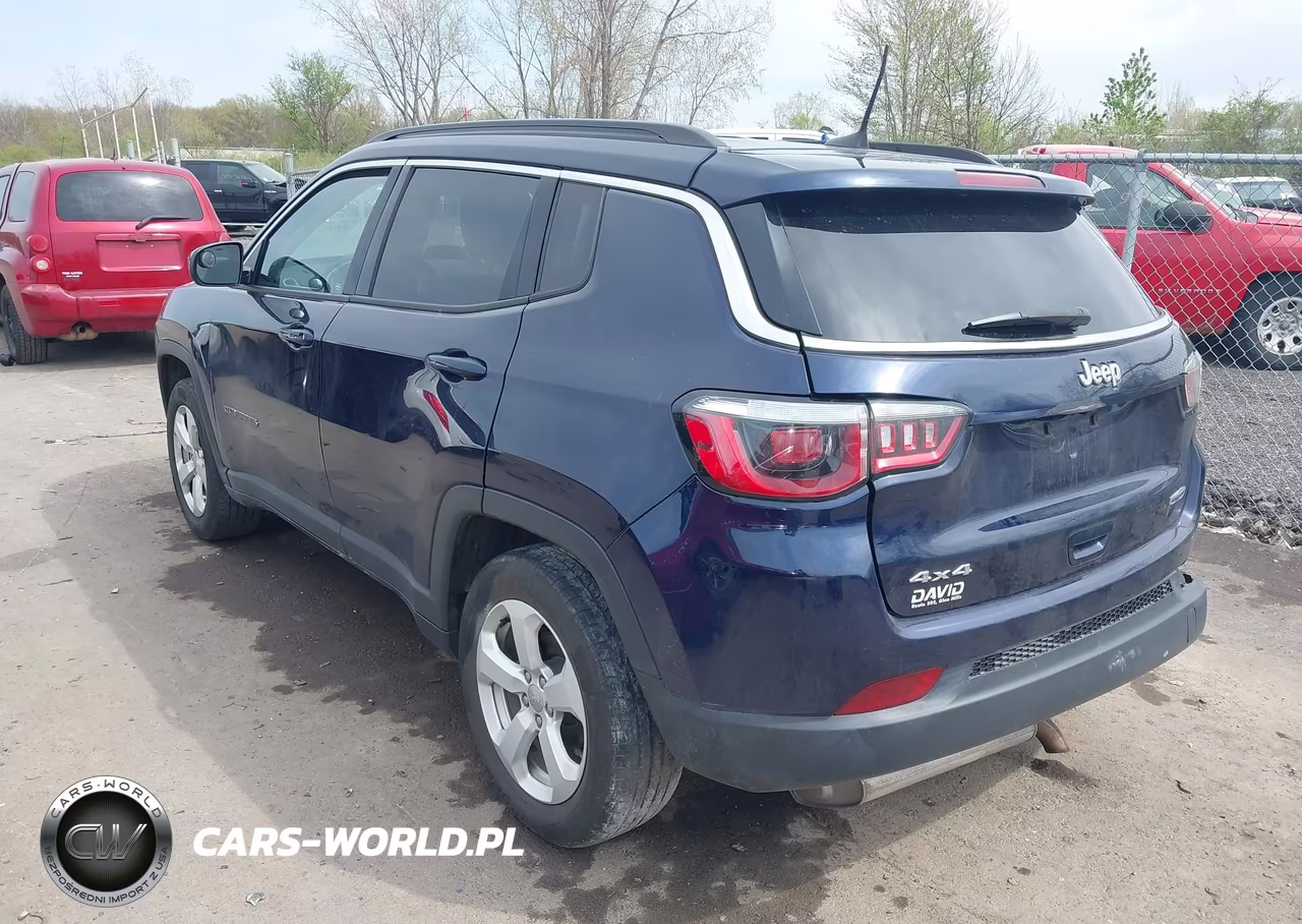 2018 Jeep Compass Latitude 4X4 VIN:3C4NJDBB7JT176587 - 3
