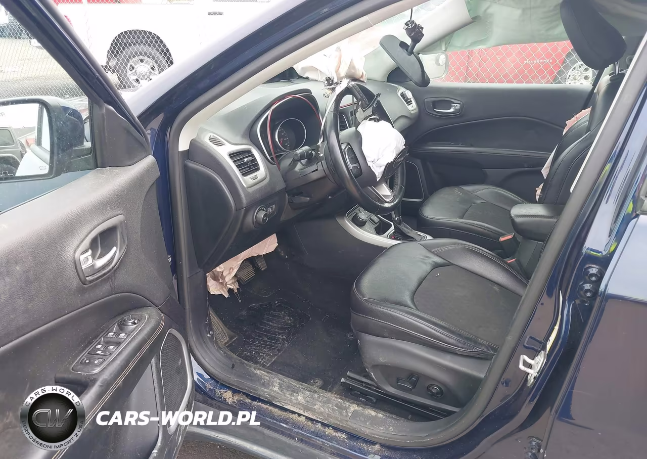 2018 Jeep Compass Latitude 4X4 VIN:3C4NJDBB7JT176587 - 5