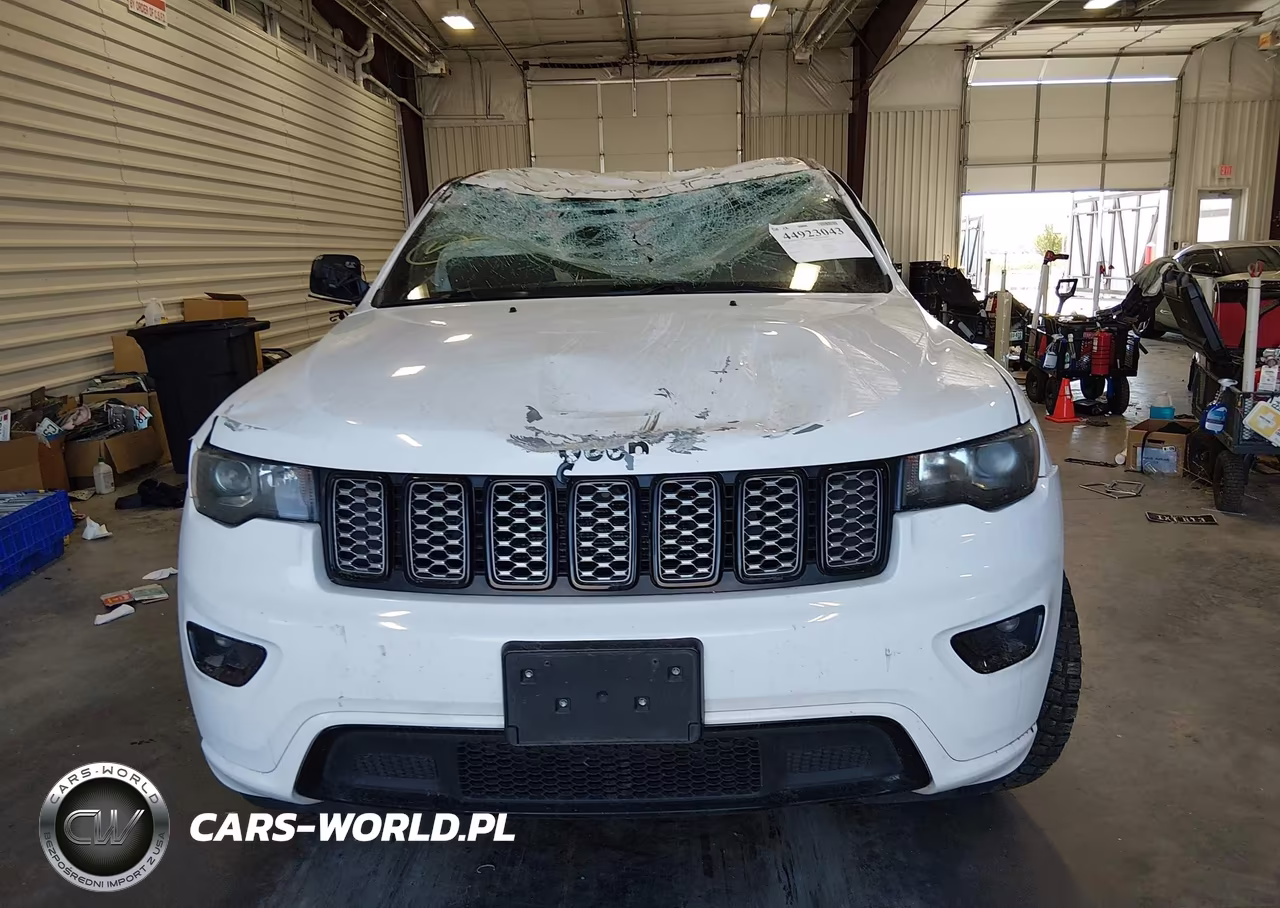 2018 Jeep Grand Cherokee Laredo VIN:1C4RJFAG8JC156791 - 11